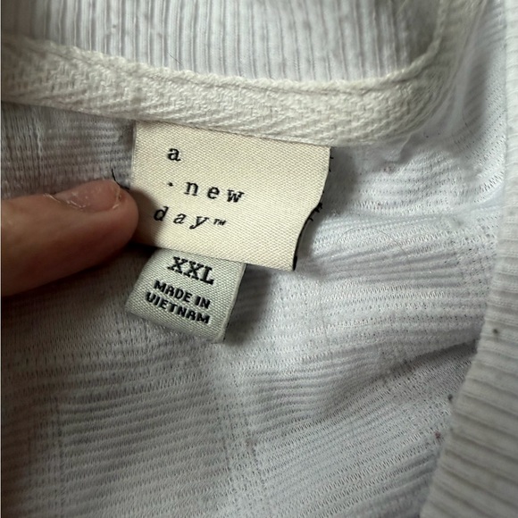 A New Day White textured mattress, patterned unique, cute women’s Knit Top - Picture 4 of 4